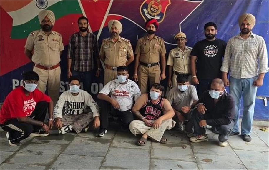गुरदासपुर पुलिस की बड़ी कार्रवाई: डकैती की योजना बना रहे 6 हिस्ट्रीशीटर गिरफ्तार, हथियार व जिंदा कारतूस बरामद