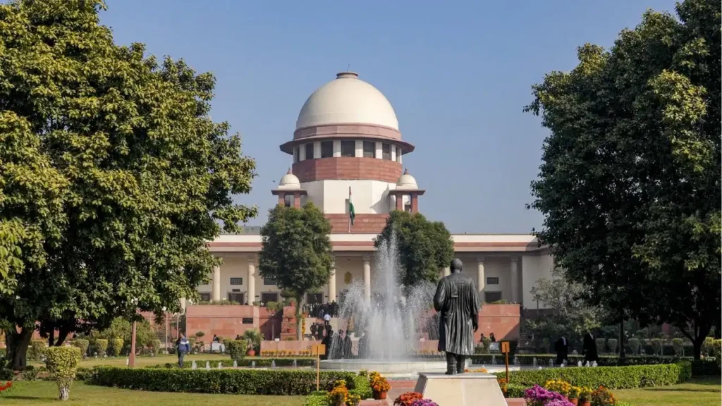 बिना थर्ड पार्टी इंश्योरेंस पेट्रोल पंप पर नहीं मिलेगा ईंधन, सुप्रीम कोर्ट ने नए वाहनों की बीमा अवधि भी बढ़ाई इस प्रोजेक्ट के तहत वाहनों के वैलिड थर्ड-पार्टी इंश्योरेंस स्टेटस को फ्यूल (पेट्रोल/डीजल) पंपों से सीधे जोड़ा जाएगा,