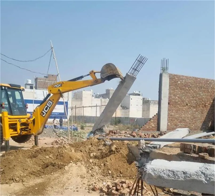Gurugram MCG Action: भोंडसी में नगर निगम का बड़ा बुलडोजर एक्शन; 6 अवैध भवन सील, 4 ध्वस्त