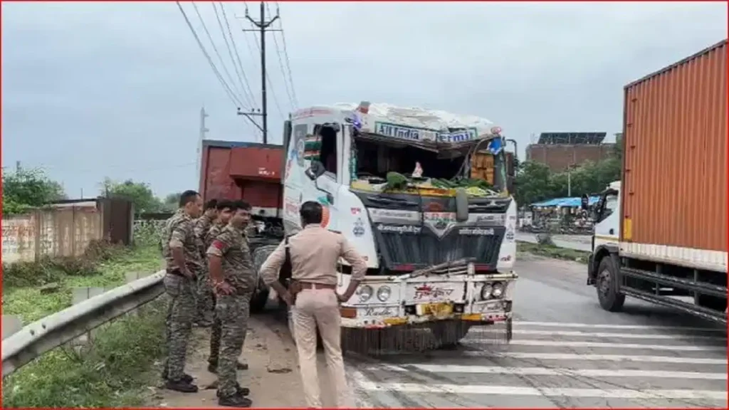जन्माष्टमी पर मातम, दुकानों में घुसा बेकाबू ट्रक; 3 लोगों की दर्दनाक मौत के बाद चालक अरेस्ट Tragic Road Accident