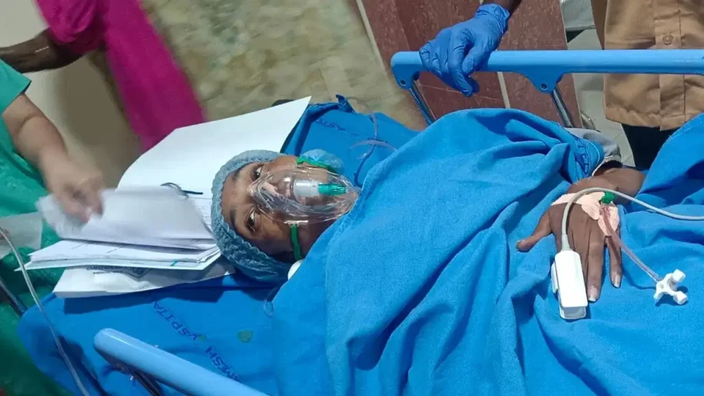 Andhra Pradesh News: बेटे की मौत के न्याय के लिए कोचिंग सेंटर के सामने जहर खाने वाली मां की मौत, हैदराबाद में तोड़ा दम