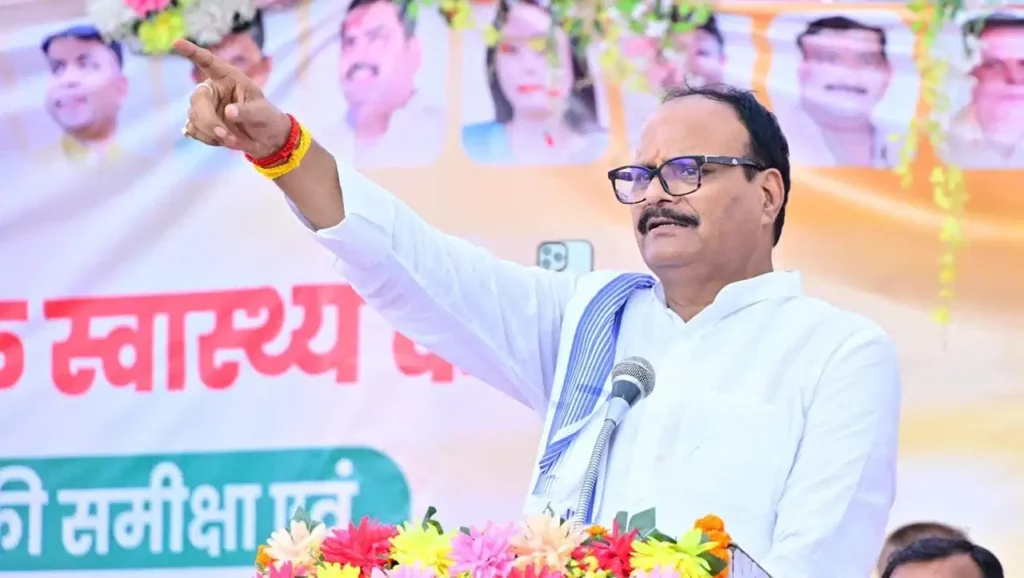 UP Politics News 2027: जो राम का नहीं हुआ वो कृष्ण का नहीं हो सकता—मथुरा को लेकर अखिलेश यादव पर बरसे ब्रजेश पाठक
