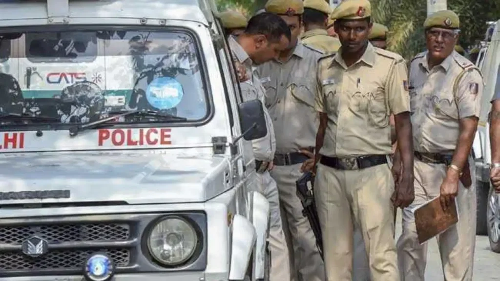बीयर पिलाकर नाबालिग से दरिंदगी, फिर चाकू से गोदा; दिल्ली के स्वरूप नगर में दिल दहला देने वाला मामला heart wrenching case in Delhi