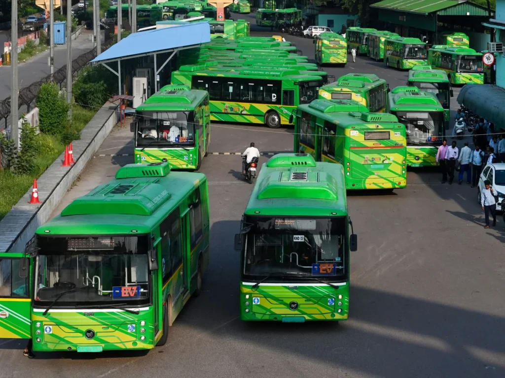 DTC Bus Vandalism Delhi: डीटीसी बस हड़ताल के दौरान तोड़फोड़ और हिंसा मामले में 12 गिरफ्तार, साजिशकर्ता बेनकाब