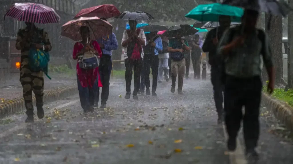 Aaj Ka Mausam: दिल्ली में बूंदाबांदी, यूपी-बिहार से लेकर एमपी तक अलर्ट; जानें आज देशभर में कैसा रहेगा मौसम Aaj Ka Mausam