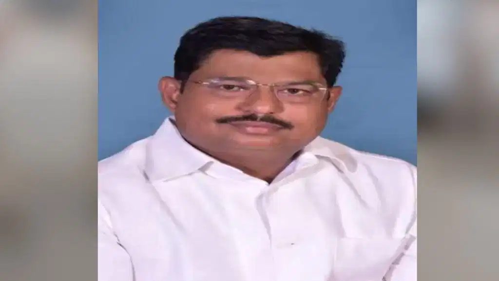 UP News : मथुरा में सपा नेता पर मुकदमा दर्ज, बैंककर्मी को वाट्सऐप पर मैसेज भेजने का मामला आया सामने case registered against SP leader