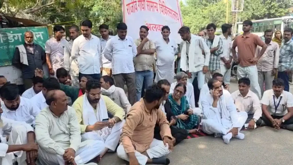Rajasthan News Update: बड़ौदामेव में सेकुन हत्याकांड के बाद बवाल; अस्पताल के बाहर धरना, एक आरोपी हिरासत में