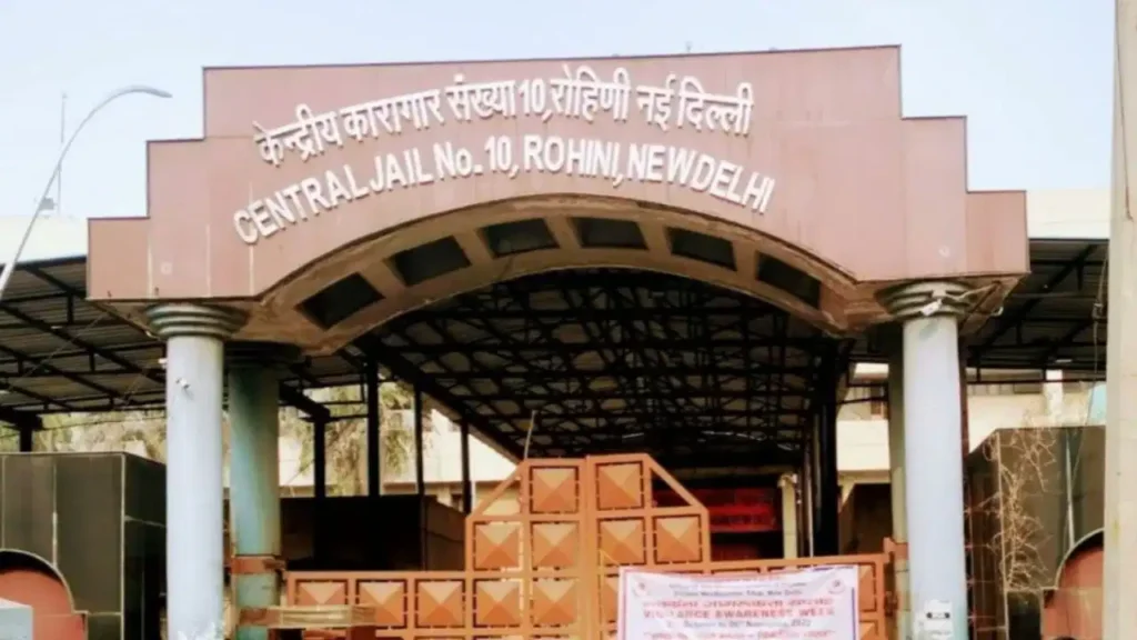 रोहिणी जेल में आर्म्स एक्ट के आरोपी कैदी की निर्मम हत्या, दोपहर 12 बजे हुई वारदात से मचा हड़कंप Delhi Crime News
