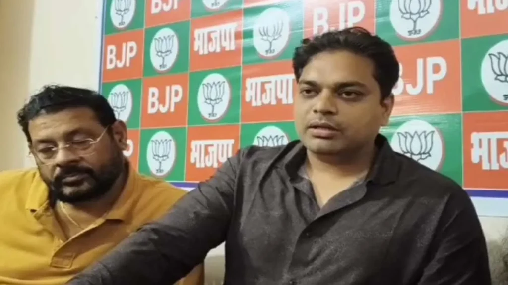 गोड्डा में SIR डिलीशन फॉर्म पर गरमाई राजनीति: पूर्व विधायक अमित मंडल और रजनीश यादव आमने-सामने politics heated up on sir deletion