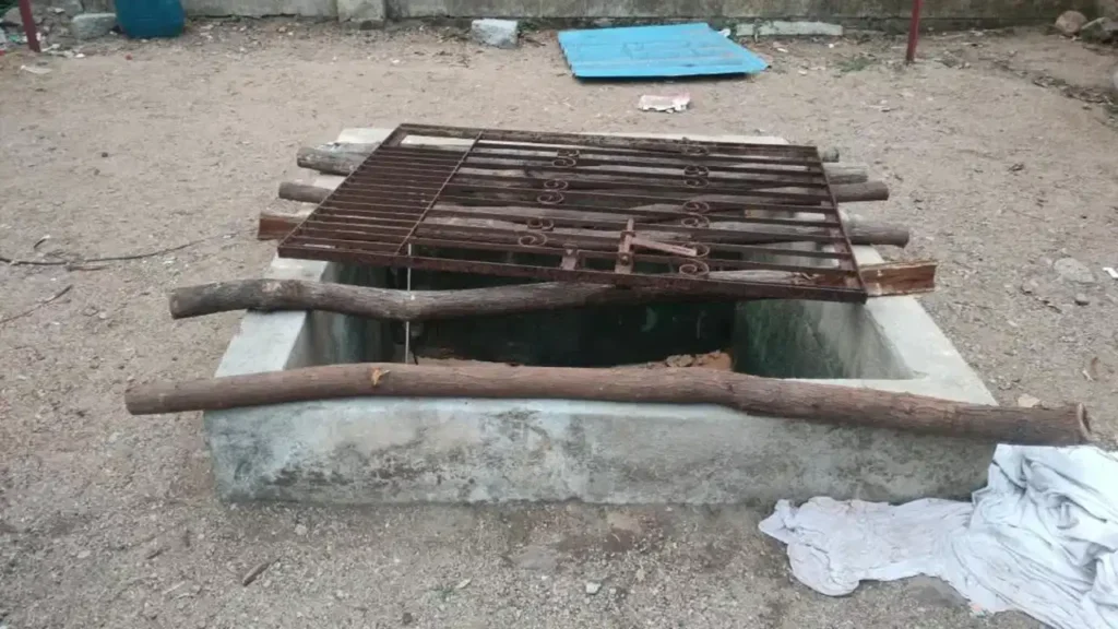 तिरुपति में मोबाइल निकालने कुएं में उतरे 2 युवकों की दर्दनाक मौत, जहरीली गैस से घुट गया दम Tirupati Accident News