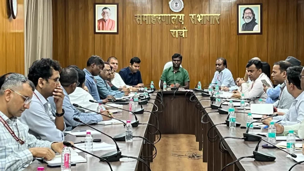 Ranchi News: दीपावली और छठ महापर्व को लेकर रांची प्रशासन अलर्ट, डीसी मंजूनाथ भजंत्री ने दिए सुरक्षा के कड़े निर्देश