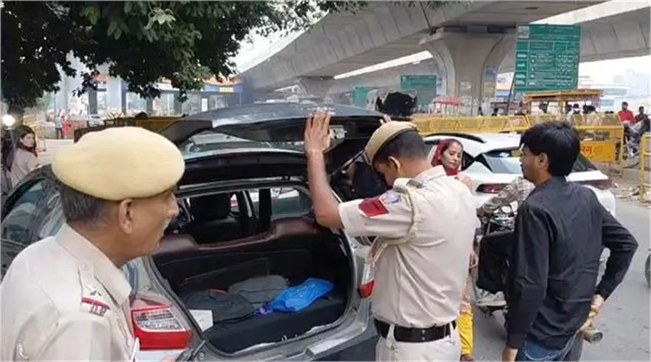 Delhi Faridabad Border News: दिल्ली जाने वाले वाहनों की सघन जांच, फरीदाबाद रेलवे स्टेशन और बॉर्डर पर पुलिस बल तैनात