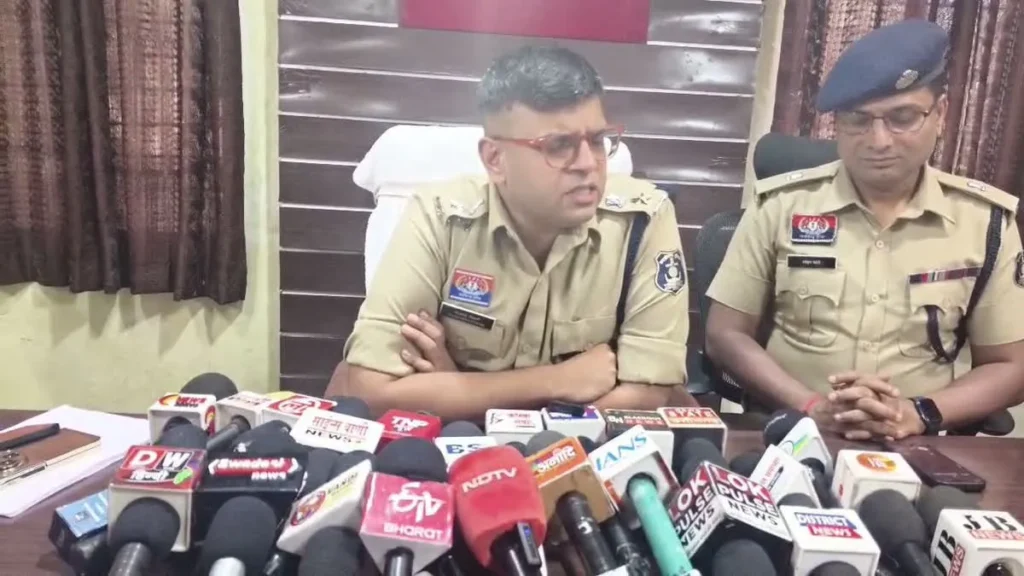 7 साल की मासूम से दुष्कर्म और हत्या के मामले में आरोपी गिरफ्तार, पुलिस चौकी का घेराव कर लोगों ने की फांसी की मांग case of rape and murder
